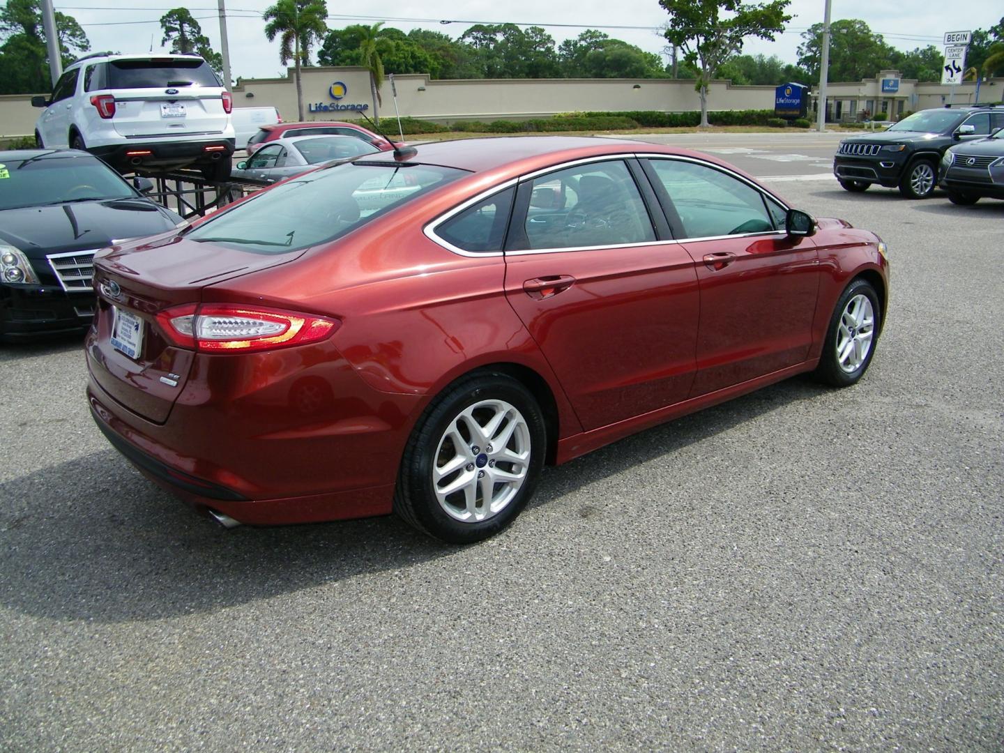 2014 Orange /Black Ford Fusion SE (3FA6P0HD7ER) with an 1.5L L4 DOHC 16V engine, Automatic transmission, located at 4000 Bee Ridge Road, Sarasota, FL, 34233, (941) 926-0300, 27.298664, -82.489151 - Photo#5